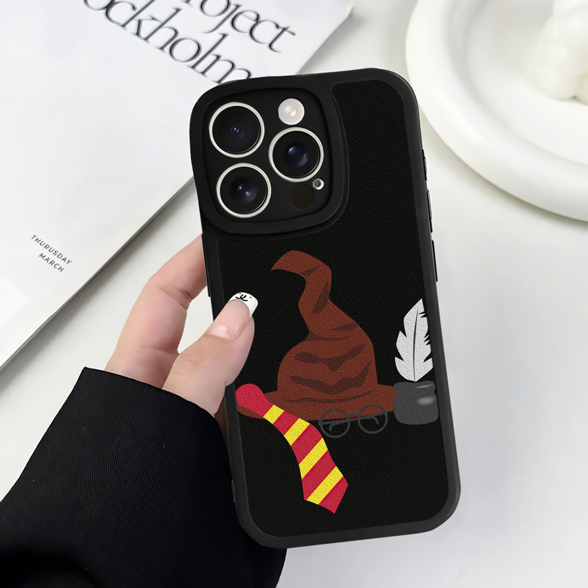 （画像用） Harry Potter ハリー・ポッターシリーズ 【iPhone 16シリーズ対応】シリコンスマホケース（レザー調） 材質：シリコン
